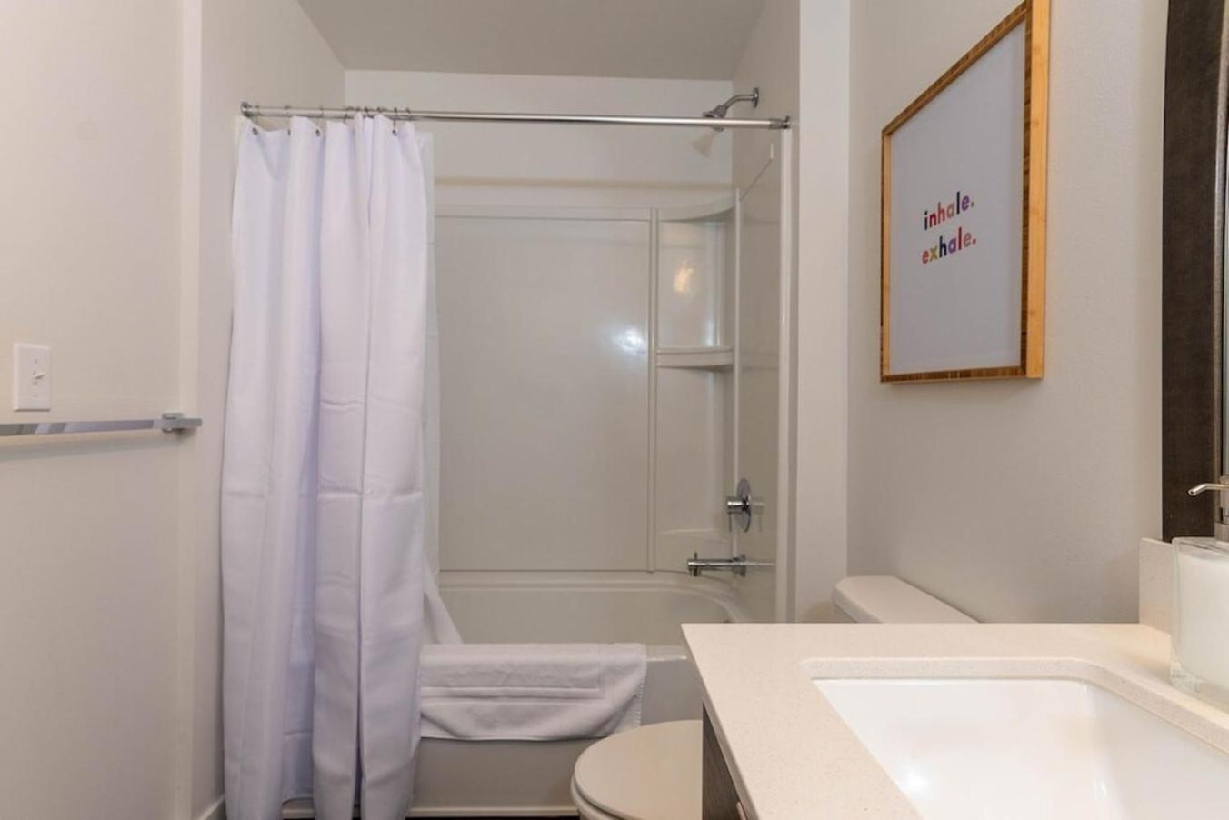 Self Check-In-Washer-Dryer-4Ksmart Tv-King Bed-Gym Tacoma Bagian luar foto